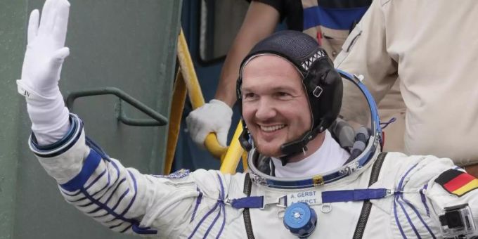 «Wir brauchen im Astronautenkorps eine gute Repräsentanz der Gesellschaft»: Der deutsche Astronaut Alexander Gerst. Foto: Dmitri Lovetsky/AP POOL/dpa «Wir brauchen im Astronautenkorps eine gute Repräsentanz der Gesellschaft»: Der deutsche Astronaut Alexander Gerst. Foto: Dmitri Lovetsky/AP POOL/dpa