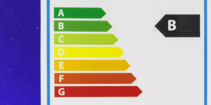 Energieverbrauchskennzeichnung auf einem Fernsehgerät in einem M-electronics Geschäft in Glatt, aufgenommen am 6. Dezember 2012. Energieetikette