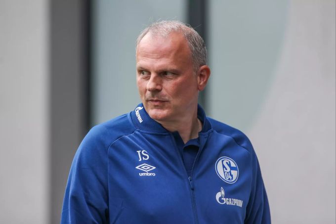 Schalkes Sportvorstand Jochen Schneider muss ebenfalls seinen Posten räumen. Schalke