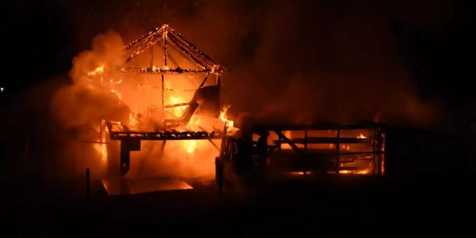 Beim Brand entstand ein Schaden in Höhe von mehreren hundertausend Franken. Brand Schänis SG