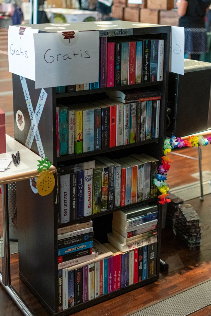Auch Bücher gab es gratis zum mitnehmen.