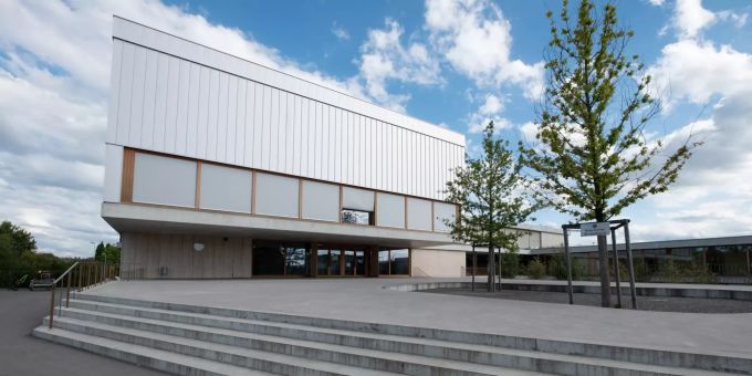 Die Schule in der Höh bei Volketswil. Die Schule in der Höh bei Volketswil.