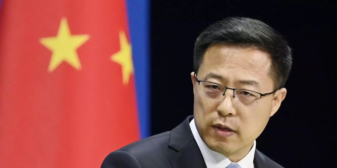 Zhao Lijian, Sprecher des chinesischen Aussenministeriums, spricht während einer Pressekonferenz. Laut ihm hätten sich die USA in innere Angelegenheiten eingemischt. 25.08.2020, China, Peking Sprecher des chinesischen Aussenministeriums Lijian