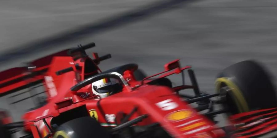 Ferrari-Pilot Sebastian Vettel beim Training in Barcelona. Foto: Albert Gea/Pool Reuters/dpa