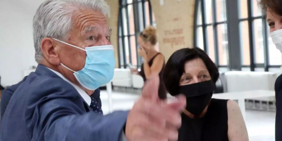 Joachim Gauck und Herta Müller haben die Schirmherrschaft für das Berliner Exilmuseum übernommen. Foto: Wolfgang Kumm/dpa