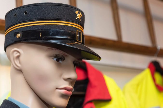 Auch Uniformern dürfen in der Ausstellung nicht fehlen.