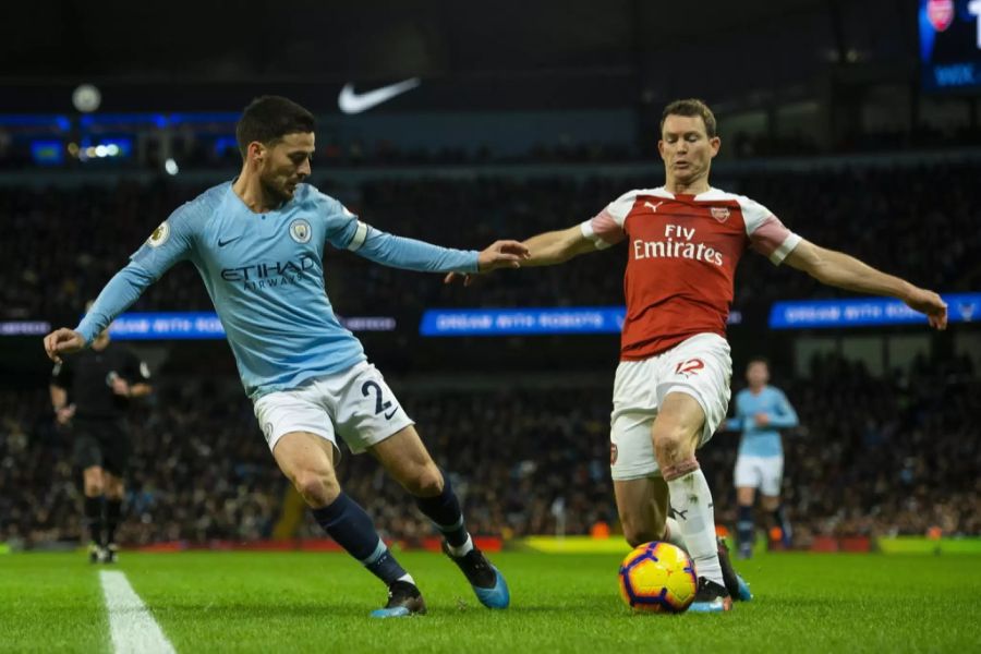 Mit Manchester City wurde der Mittelfeldspieler viermal Meiser, fünfmal Ligapokalsieger und holte zweimal den FA Cup.