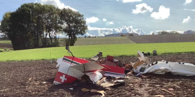 Der Pilot eines Kleinflugzeugs ist am Samstagmorgen im Kanton Waadt tödlich verunfallt. Kleinflugzeug