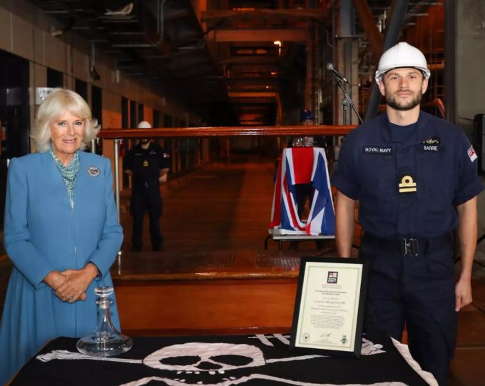 Herzogin Camilla gratuliert der Schiffskompanie zum 10.-jährigen Jubiläum. herzogin camilla
