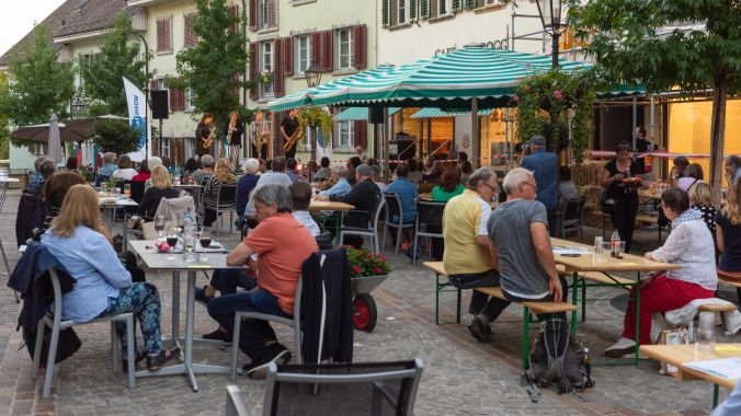 Lauschige Atmosphäre bei einem Glas Wein.