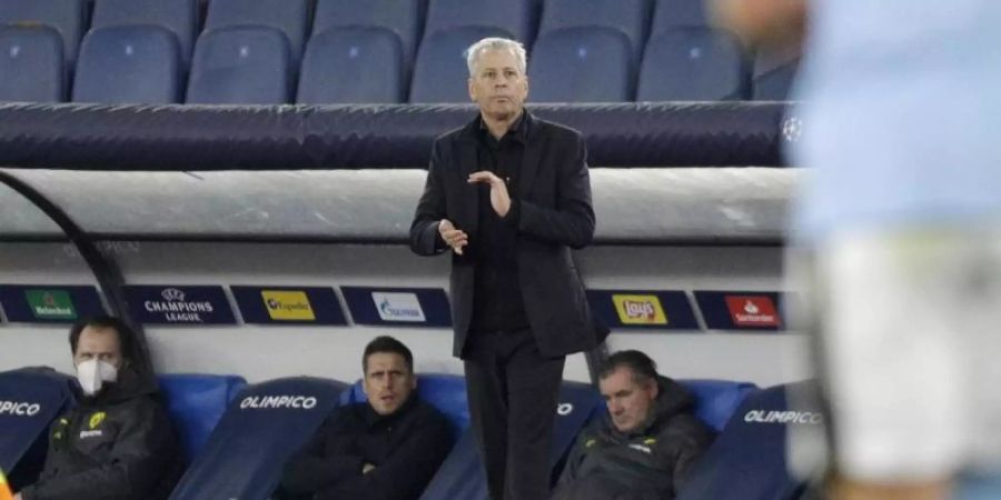 Dortmunds Trainer Lucien Favre zeigt sich nach dem Spiel in Rom enttäuscht von der Leistung seines Teams. Foto: Gregorio Borgia/AP/dpa