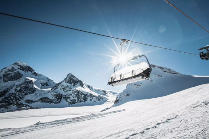 Der Furggsattel-Sessellift ist die längste Gletschersesselbahn Europas. Matterhorn ski Paradies