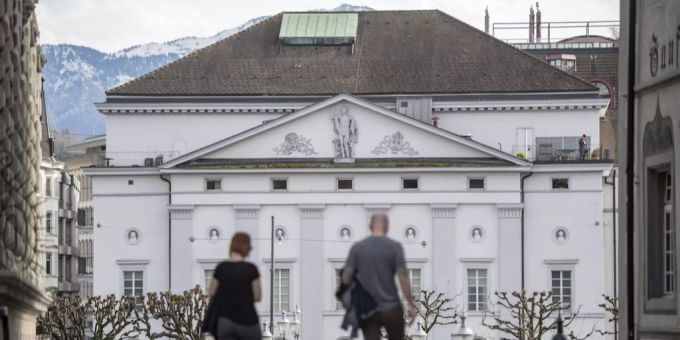 Das Luzerner Theater an der Reuss. Kulturschaffende werden vom Kanton Luzern mit Förderbeiträgen unterstützt. kulturschaffender
