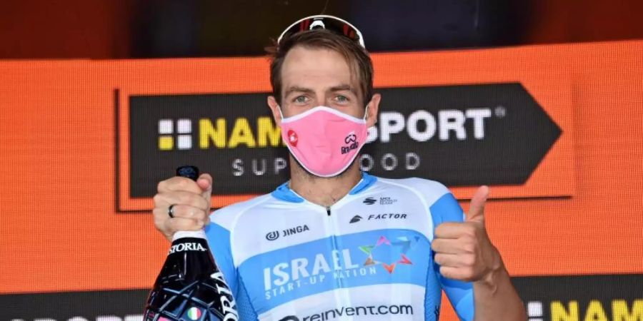Der Brite Alex Dowsett vom Team Israel Start-Up Nation feiert seinen Sieg der achten Etappe des 103. Giro d'Italia. Foto: Gian Mattia D'alberto/LaPresse via ZUMA Press/dpa