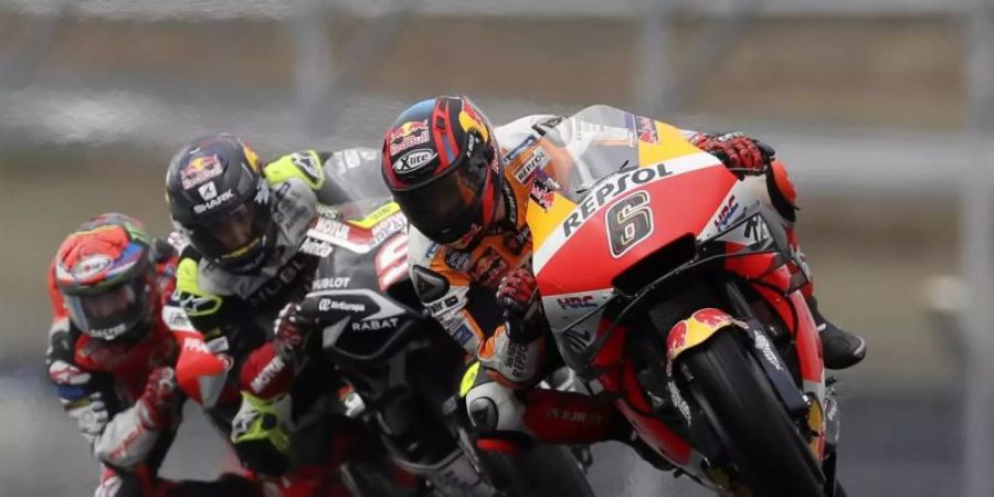 Stefan Bradl (r) holte in Frankreich Punkte. Foto: David Vincent/AP/dpa