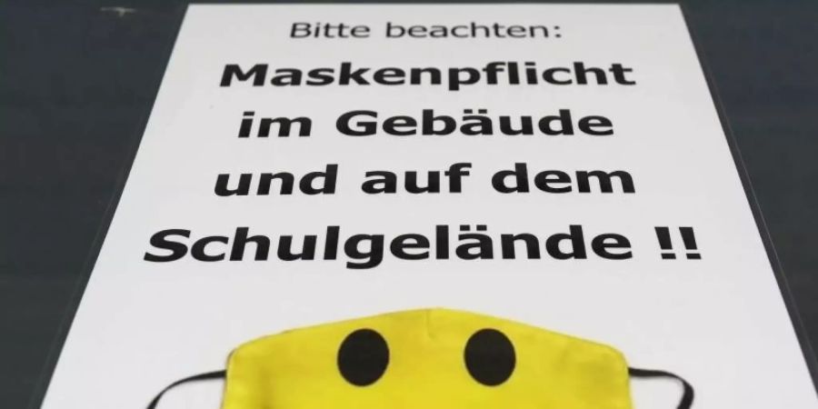 In Baden-Württemberg kommt die Maskenpflicht ab Klasse 5 im Unterricht. Foto: Uli Deck/dpa