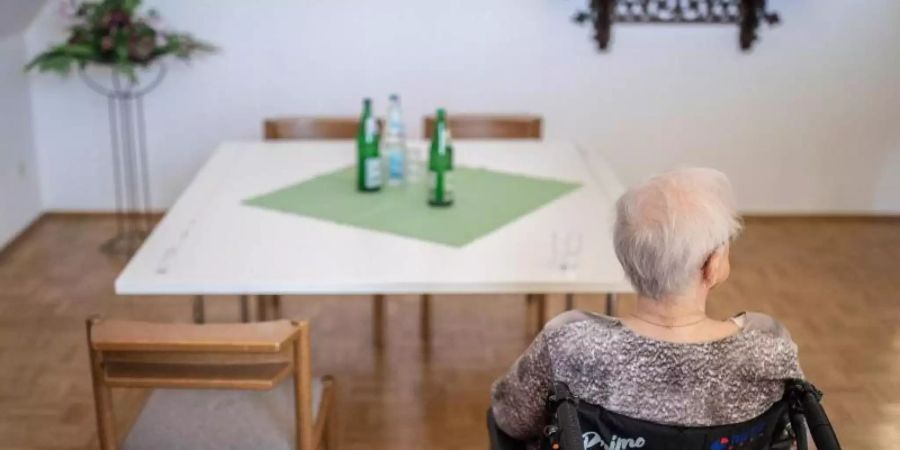 In der Pflege gibt es seit Jahren einen erheblichen Notstand an Pflegekräften. Foto: Marcel Kusch/dpa