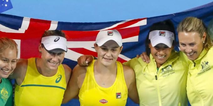 Im Fed-Cup-Finale: Gavrilova, Stosur, Barty, Hon und Molik aus Australien feiern (L-R). Foto: Glenn Hunt/AAP Im Fed-Cup-Finale: Gavrilova, Stosur, Barty, Hon und Molik aus Australien feiern (L-R). Foto: Glenn Hunt/AAP