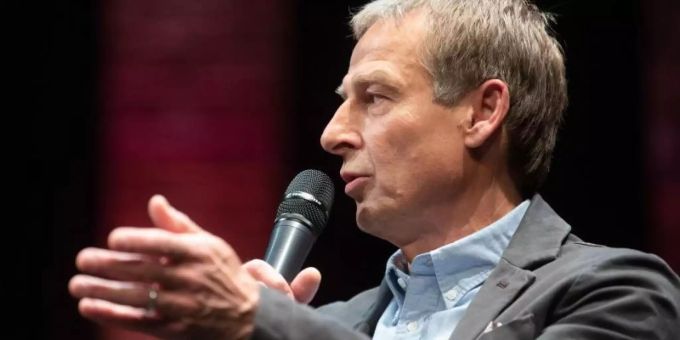 Hat monentan keine Lust auf die Fussball-Bundesliga: Jürgen Klinsmann. Foto: Marijan Murat Hat monentan keine Lust auf die Fussball-Bundesliga: Jürgen Klinsmann. Foto: Marijan Murat