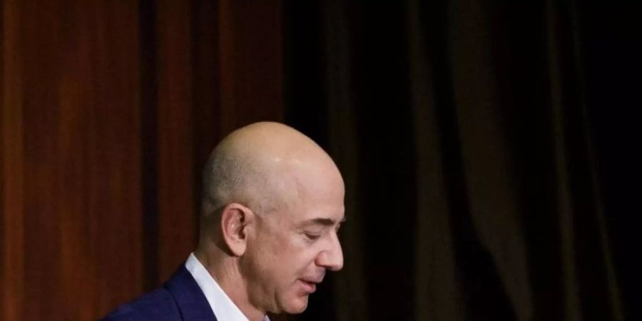 Jeff Bezos, Gründer und Geschäftsführer der Firma Amazon.com, nimmt an einer Veranstaltung des Economic Clubs of New York teil. Foto: Justin Lane/EPA