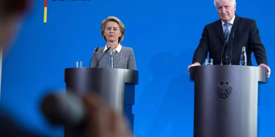 Ihre Ministerien hatten die höchsten Ausgaben für Expertise von aussen. Das Innenministerium von Horst Seehofer gab rund 213,5 Millionen Euro aus, Ursula von der Leyens Verkehrsministerium 147,2 Millionen Euro. Foto: Bernd von Jutrczenka/Archiv