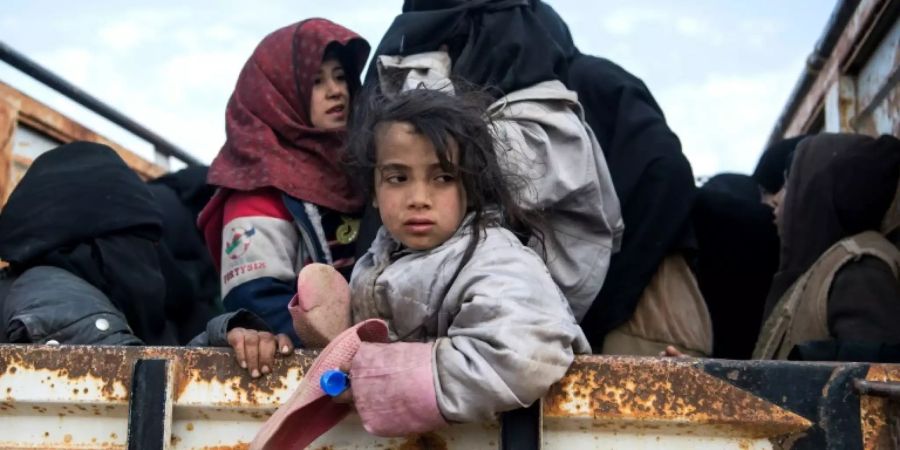 Zivilisten verlassen Baghus