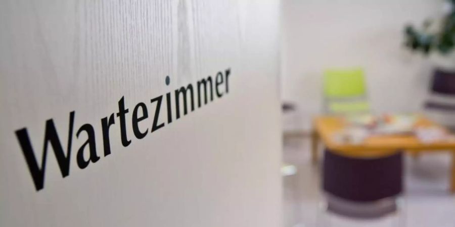 Die Bundesregierung will Praxisärzte dazu verpflichten, wöchentlich mindestens 25 statt 20 Stunden für gesetzlich Versicherte anzubieten. Foto: Daniel Karmann