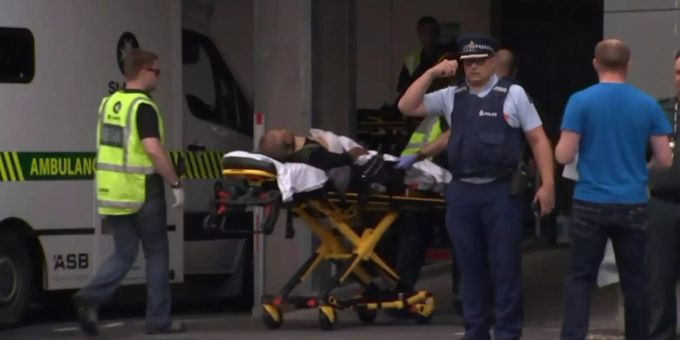 Verletztes Opfer vor dem Krankenhaus Verletztes Opfer vor dem Krankenhaus