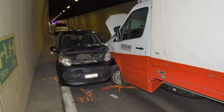 Unfall im San-Bernardino-Tunnel