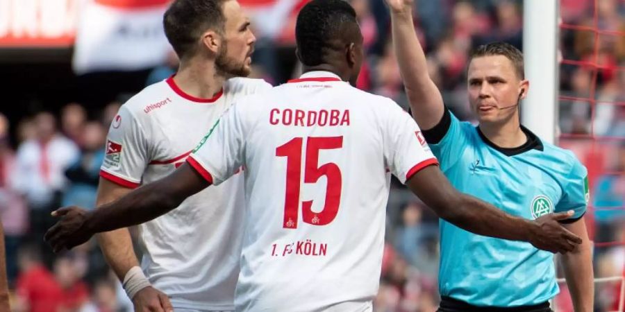 Der Kölner Jhon Cordoba sah im Spiel gegen Regensburg die Rote Karte. Foto: Marius Becker