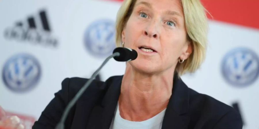Bangt um ihre Stammtorhüterin: Frauen-Bundestrainerin Martina Voss-Tecklenburg. Foto: Arne Dedert