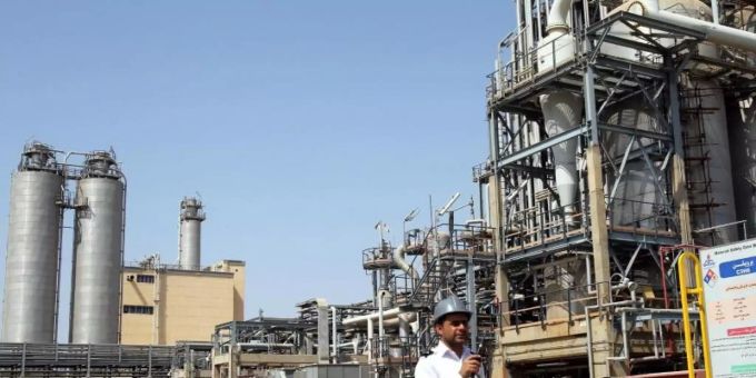 Teheran - Iran will Benzin rationieren, aber das Parlament protestiert