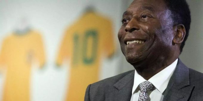 Die brasilianische Fussball-Legende Pelé erhielt die Corona-Impfung. Pelé