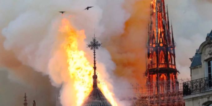 Die Kathedrale Notre Dame in Paris ging am Montag Abend in Flammen auf. Notre Dame