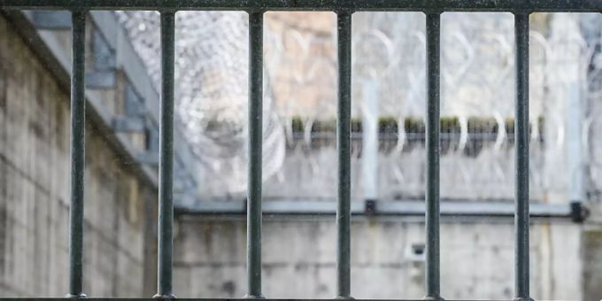 Der Bundesrat will der Polizei mehr Möglichkeiten geben im Umgang mit terroristischen Gefährdern. (Symbolbild) Der Bundesrat will der Polizei mehr Möglichkeiten geben im Umgang mit terroristischen Gefährdern. (Symbolbild)