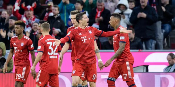 Robert Lewandowski fühlt sich bei den Bayern immer noch wohl und möchte gerne bleiben. Robert Lewandowski Bayern München