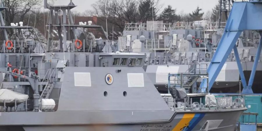 Patrouillenboote für Saudi-Arabien auf dem Werftgelände der zur Lürssen-Werftengruppe gehörenden Peene-Werft in Wolgast. Foto: Stefan Sauer/dpa-Zentralbild