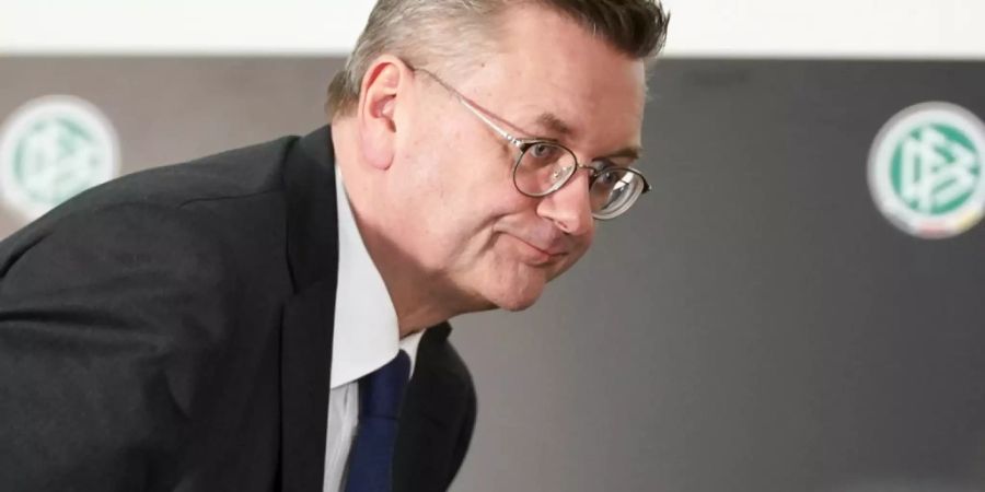 Reinhard Grindel gibt seine Ämter bei UEFA und FIFA ab