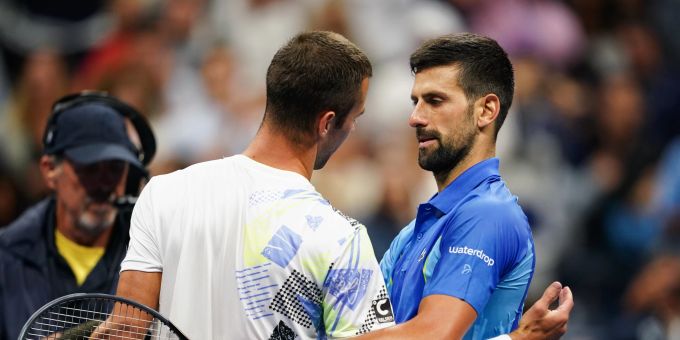 Novak Djokovic und sein Landsmann Laslo Djere nach der Drittunden-Partie an den US Open. Novak Djokovic