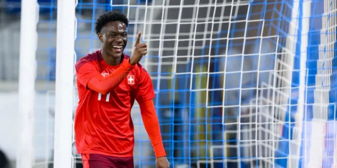 Felix Mambimbi setzt seine Karriere beim FC St.Gallen fort. Mambimbi FC St.Gallen