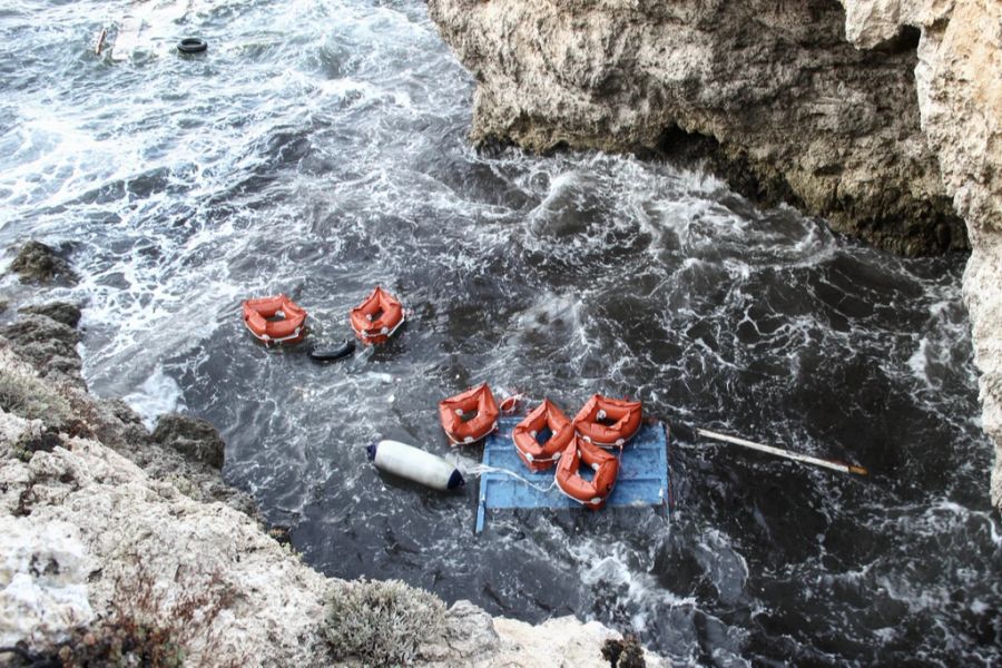 Die Route über das Mittelmeer ist gefährlich: Gemäss Angaben der Internationalen Organisation für Migration (IOM) sind heuer schon mehr als 2000 Menschen ertrunken. (Symbolbild)