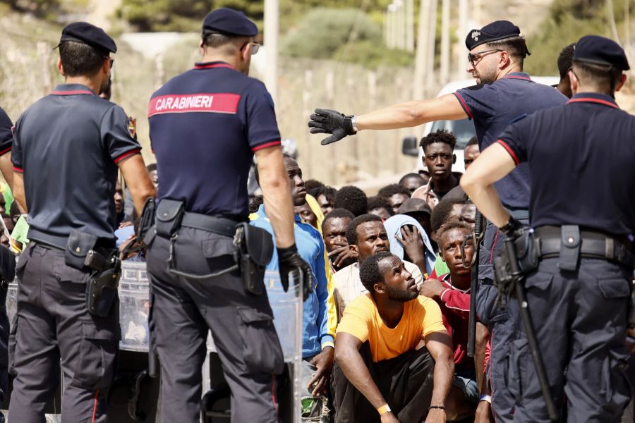 Frankreich lehnt ab, Flüchtlinge aus Lampedusa aufzunehmen.