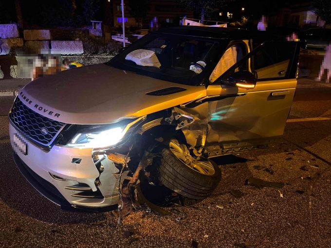 Die beiden Autos mussten abgeschleppt werden. Sachschaden nach Unfall