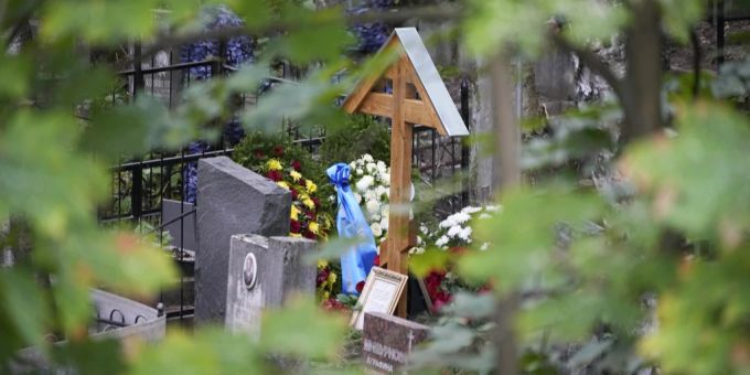 Hier auf dem Porochowskoje-Friedhof in St. Petersburg soll der verstorbene Wagner-Chef Jewgeni Prigoschin beerdigt worden sein. Wagner-Chef Prigoschin
