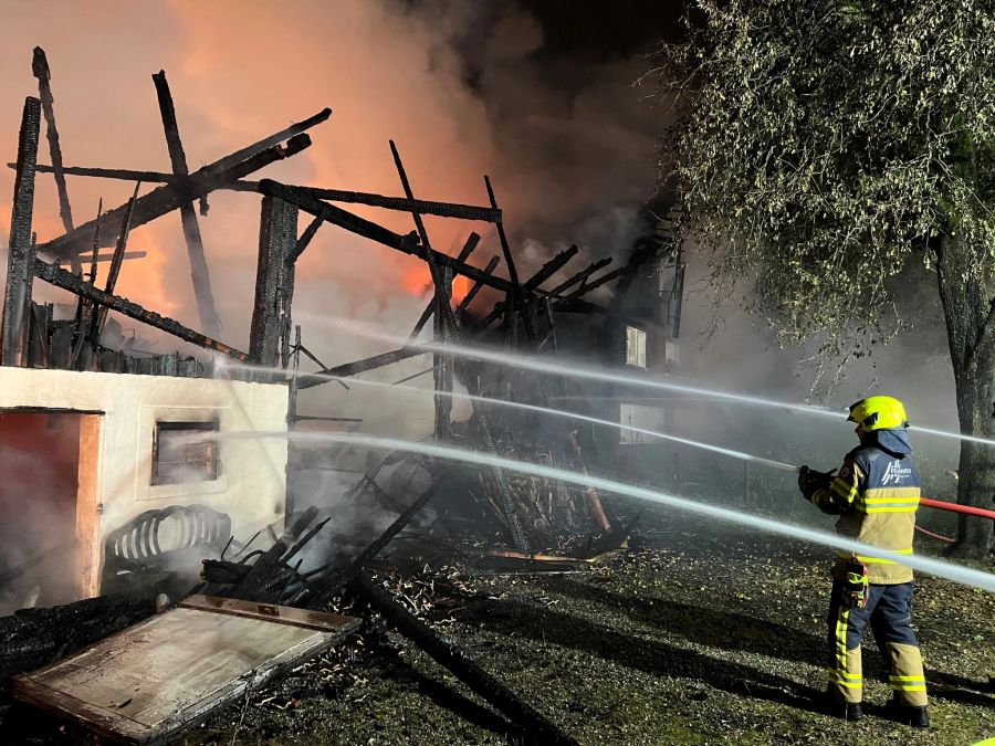 Feuerwehr beim Löscheinsatz