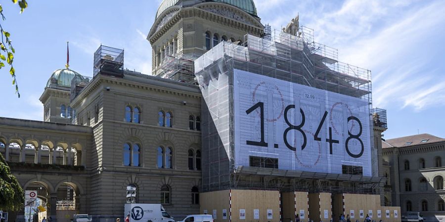 Während der letzten Session im Bundeshaus vor den Wahlen werden die Räte auch die Feierlichkeiten zum 175-Jahr-Jubiläum der Bundesverfassung begehen. (Archivbild)