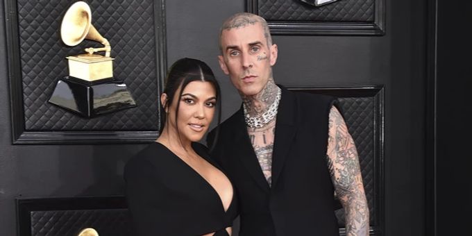 Schlagzeuger Travis Barker brach die Tour seiner Band Blink 182 überraschend ab. (Archivbild) travis barker