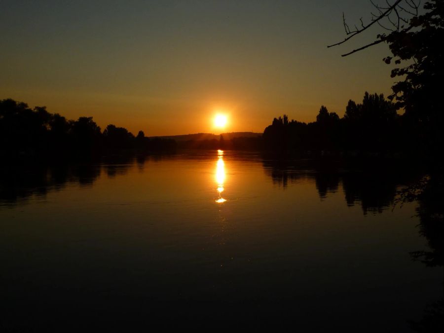 Kreative Schweiz: Sonnenaufgang Rhein