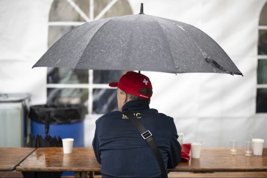 Später kommt der Regen dann auch in der Deutschschweiz an.