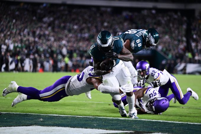 D'Andre Swift sorgt bei den Eagles für einen Touchdown. NFL